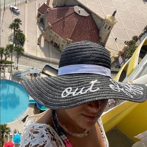 Ellen Tracy Beach Sun Hat out of office